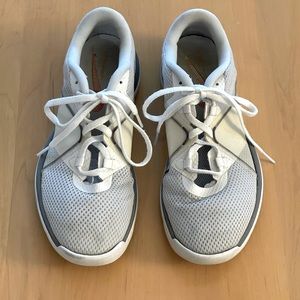 NIKE ATHLETIC SHOES